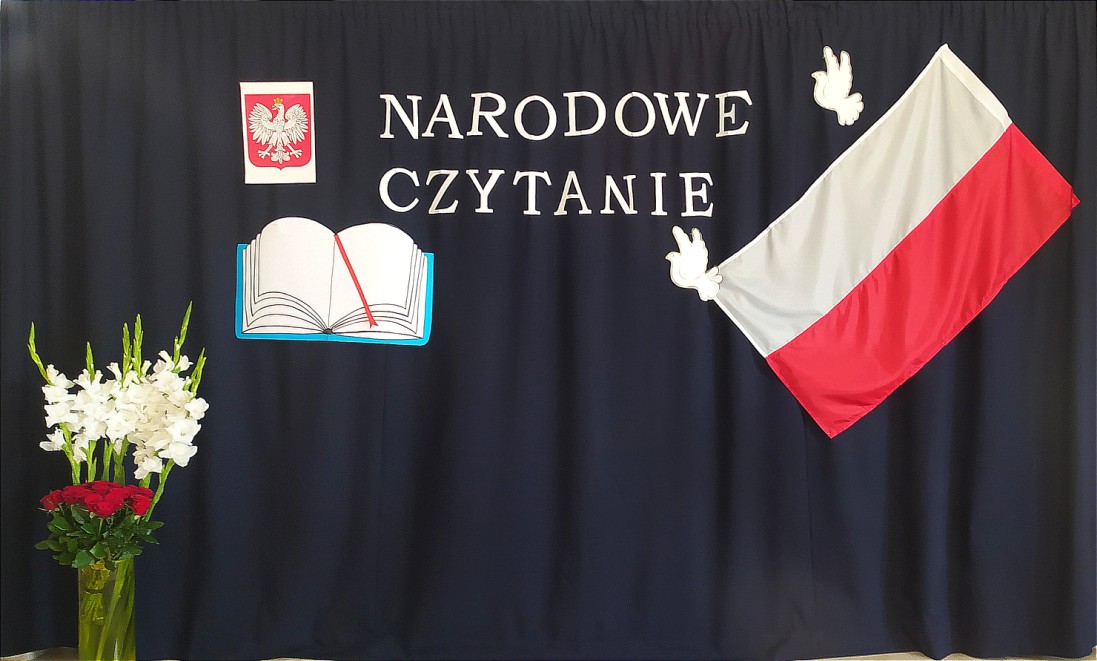 Dekoracja Narodowe Czytanie napis książka kiaty