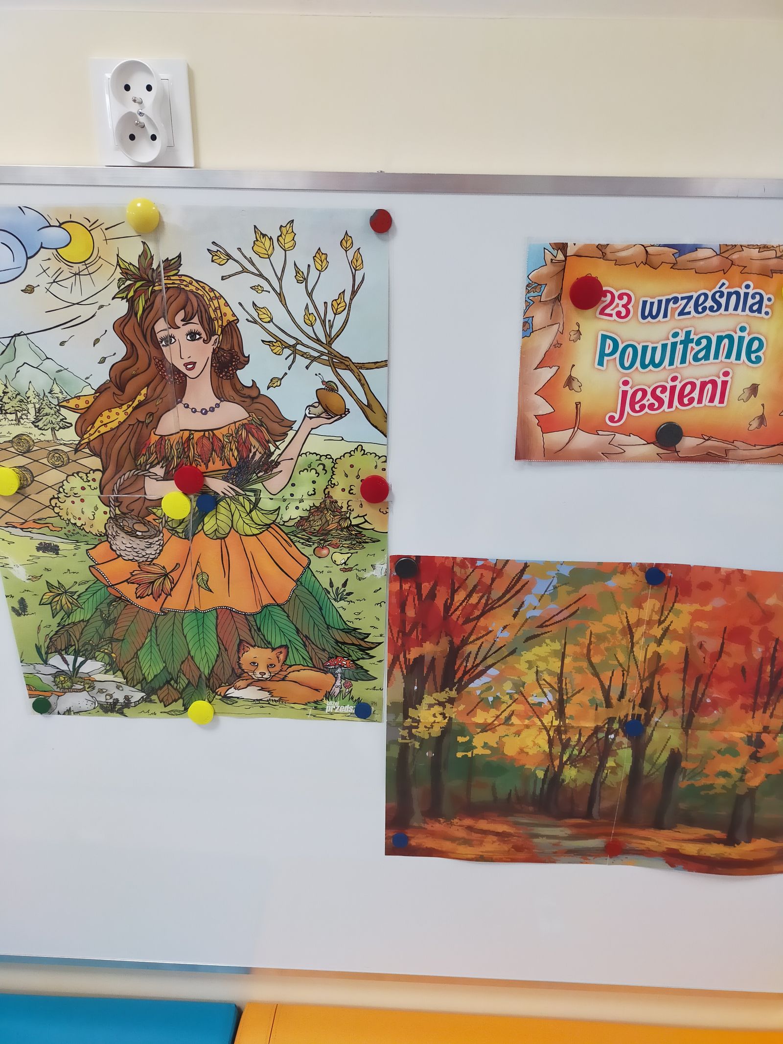 ilustracja na tablicy - pani jesień