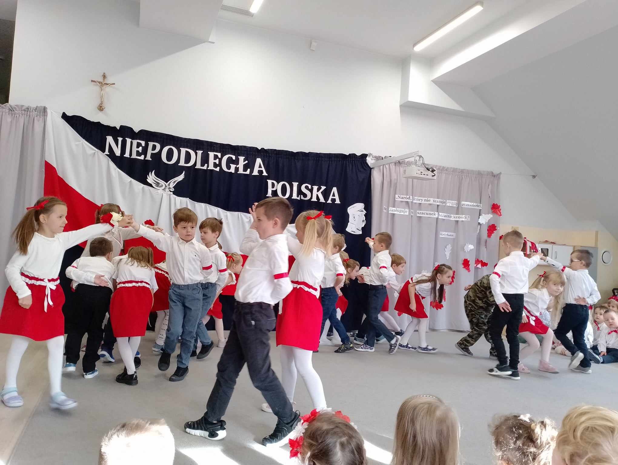 Liski tańczą Poloneza