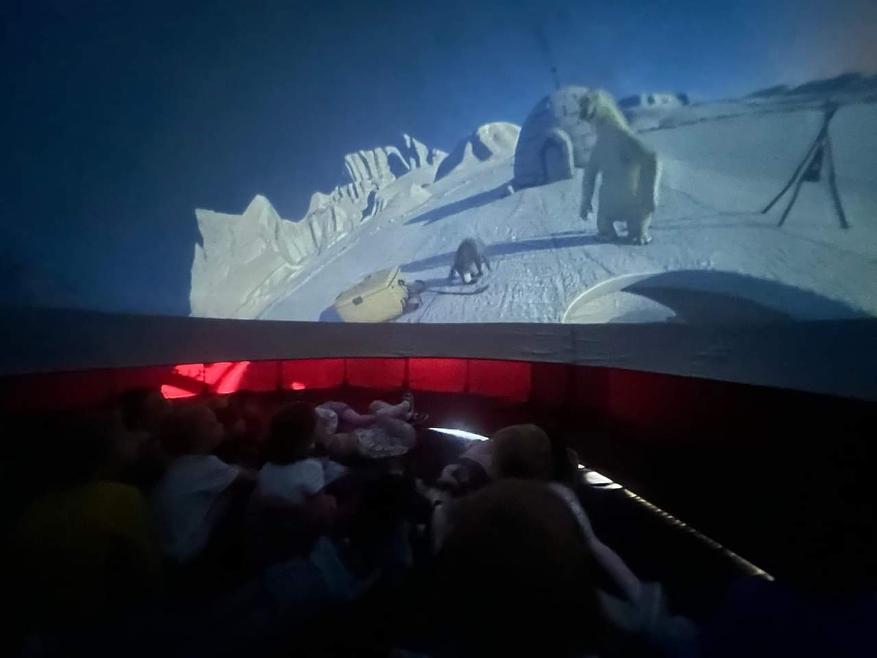 planetarium film o kosmosie